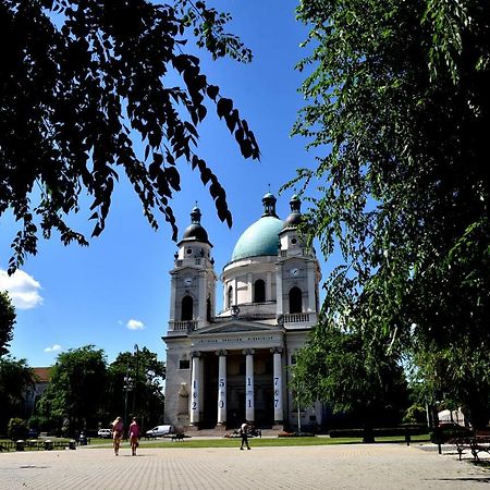 Centrum Apartman Cegléd Kültér fotó