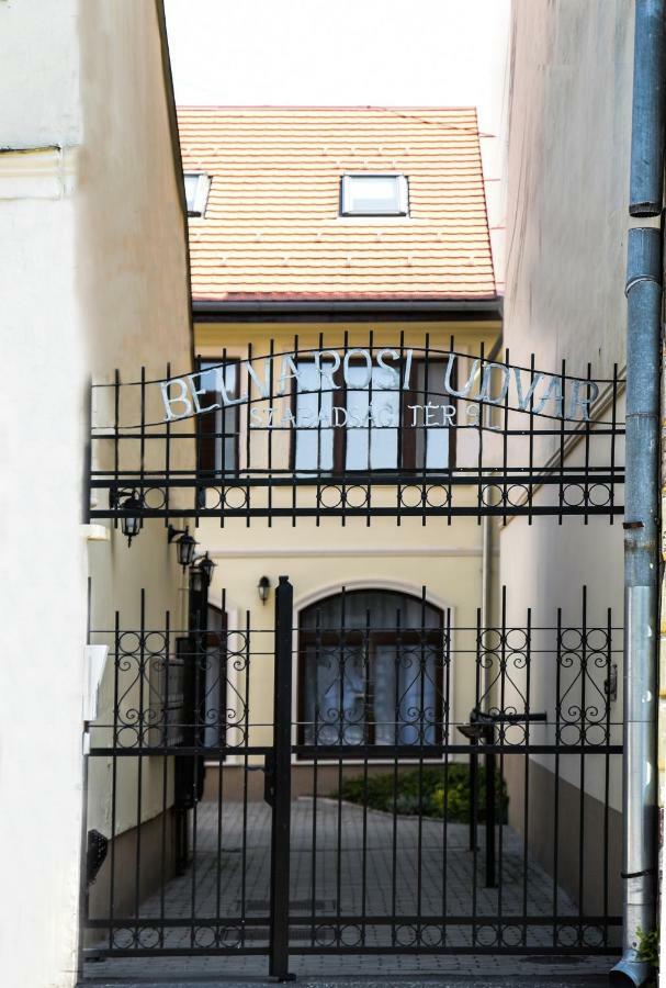 Centrum Apartman Cegléd Kültér fotó